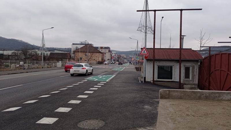 Cetățenii au început o adevărată campanie. Au trimis petiții atât la compania de transport cât și la primărie, și au dat voce nemulțumirii și pe rețelele de socializare