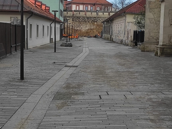 CLUJUL CIVIC | Chiar așa, să împânzim tot centrul Clujului cu asfalt, beton, dale, pietre și pietricele?