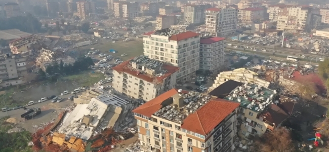 CRONICA ZILEI | Un frate al bunicului fetiței care s-a născut în Siria, printre dărâmături şi a cărei mamă a murit o va îngriji pe micuţă. Mii de oameni se oferiseră să o adopte pe fetiţă, care a primit numele Aya...