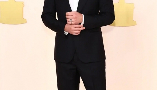 Fotografia dimineții - Pedro Pascal (The Last Of Us/Mandalorian) a purtat un frac ușor supradimensionat la ceremonia desemnării premiilor Oscar. Arturo Holmes/Getty Images: