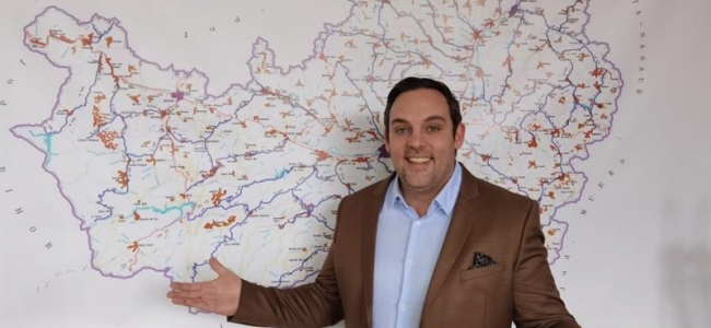 MIHAI CURTEANU | Clujul, orașul contrastelor, este cunoscut pentru abilitatea sa de a combina atât farmecul unei bule moderne, vibrantă și dinamică, cât și realitatea plină de istorie și autenticitate